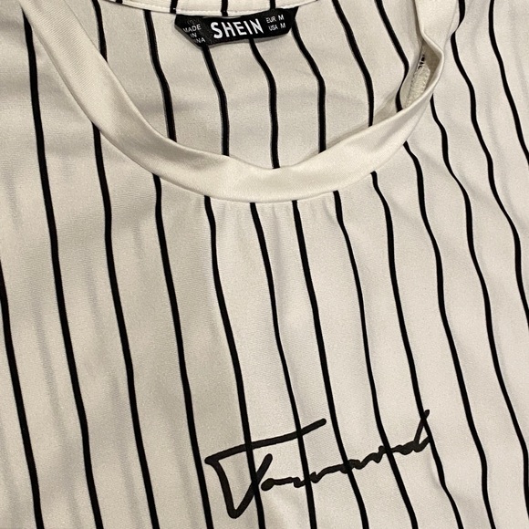 Simple SHEIN Tee - Picture 2 of 4